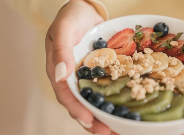 Delicious and nutritious breakfast bowl featuring fresh fruits and granola. Perfect for a healthy start.